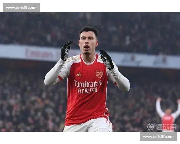 角球进攻战术解析与创新策略探索:提升球队进攻效率的关键方法